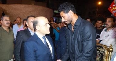 محافظ كفر الشيخ يقدم العزاء فى وفاة والد الكابتن «محمد الشناوى».. بالحامول