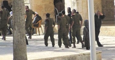مستعمرون بقيادة المتطرف "غليك" يقتحمون المسجد الأقصى بحماية من قوات الاحتلال