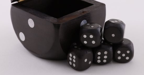 صينى ظل 20 عاما فى عطس مزمن.. أطباء يكتشفون نرد دومينو عالق بتجويف الأنف