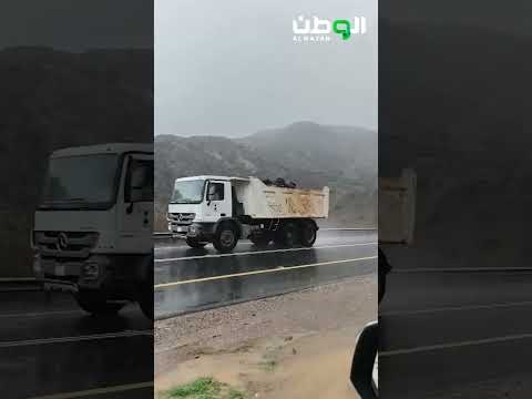 أمطار بـ6 مناطق وشلالات وبرد على عسير