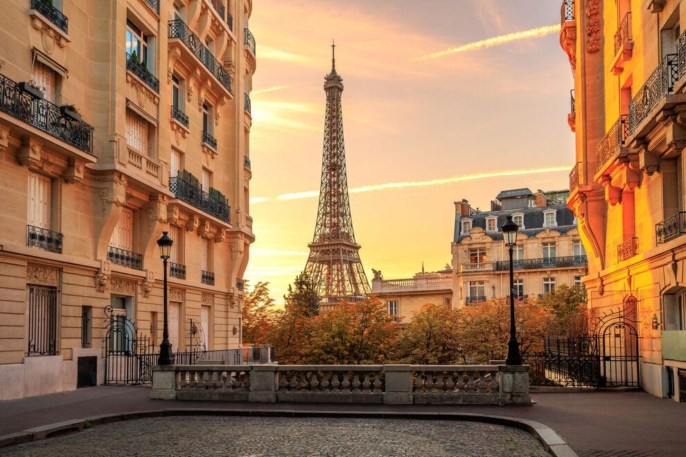 Photograph the Eiffel Tower with no crowds and other Paris travel tips