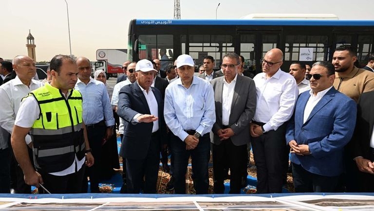 رئيس الوزراء يتفقد المرحلة الأولى من التشغيل التجريبى لمشروع الأتوبيس الترددي لمتابعة جاهزية تشغيله للمواطنين