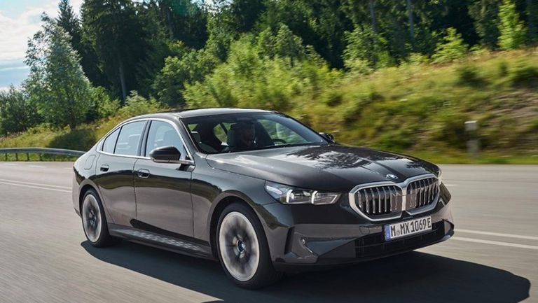 "جلوبال أوتو" تقدم  BMW 520i Luxury الجديدة ذات المحرك ١.٦ لتر في السوق المصري