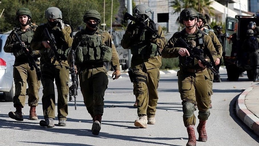 الضفة الغربية.. إصابات فلسطينية بهجمات مستوطنين واقتحامات للجيش الإسرائيلي