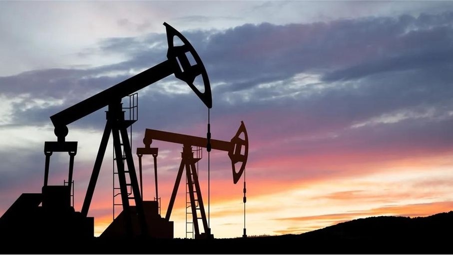 أسعار النفط تتراجع وسط ترقب زيادة إنتاج أوبك+
