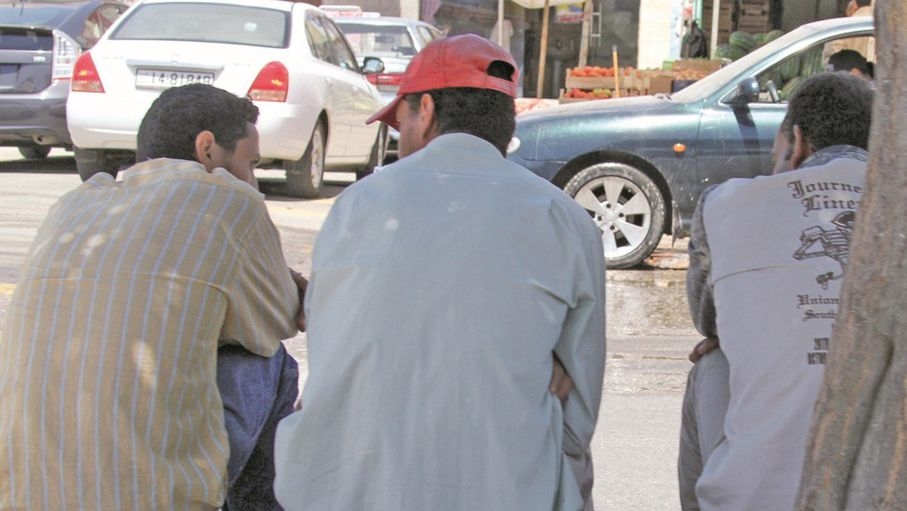 "العمل" توضح بشأن التغييرات على مهنة عامل نظافة بالعمارات السكنية