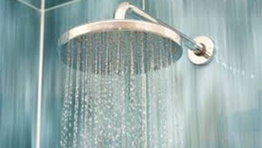 دراسة تكشف فوائد صحية للاستحمام بالماء البارد