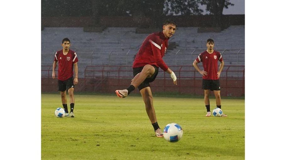 هل يستفيد منتخب الشباب من أفضلية المحترفين في الخارج؟