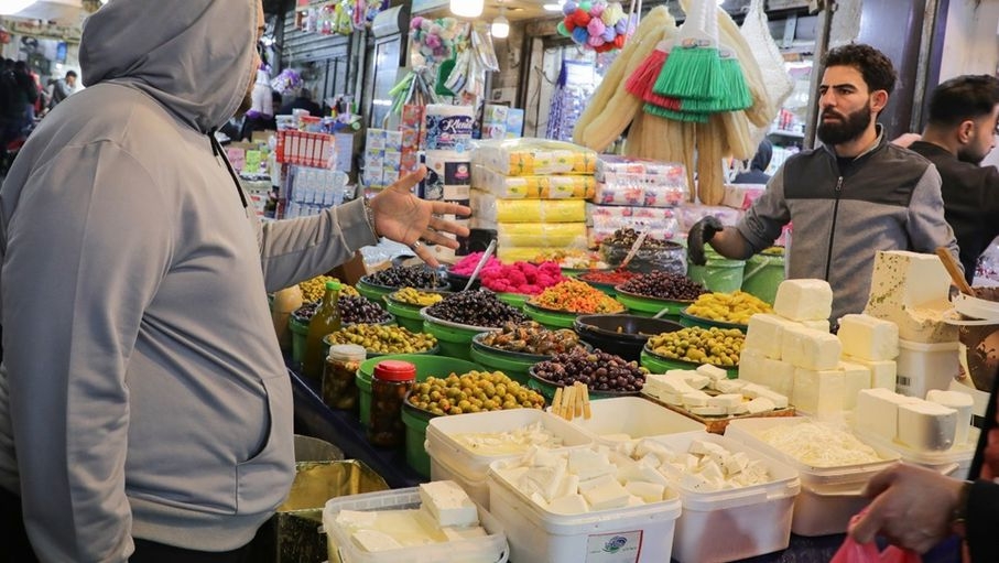 اليوم الأول من رمضان.. حركة تجارية نشطة لشراء "النواقص"