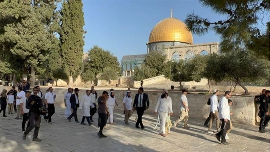 مئات المستعمرين يقتحمون المسجد الأقصى في رابع أيام "الفصح اليهودي"
