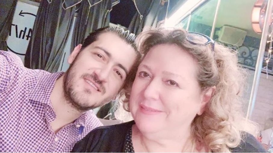 وفاة نجل الممثلة السورية إيمان عبد العزيز