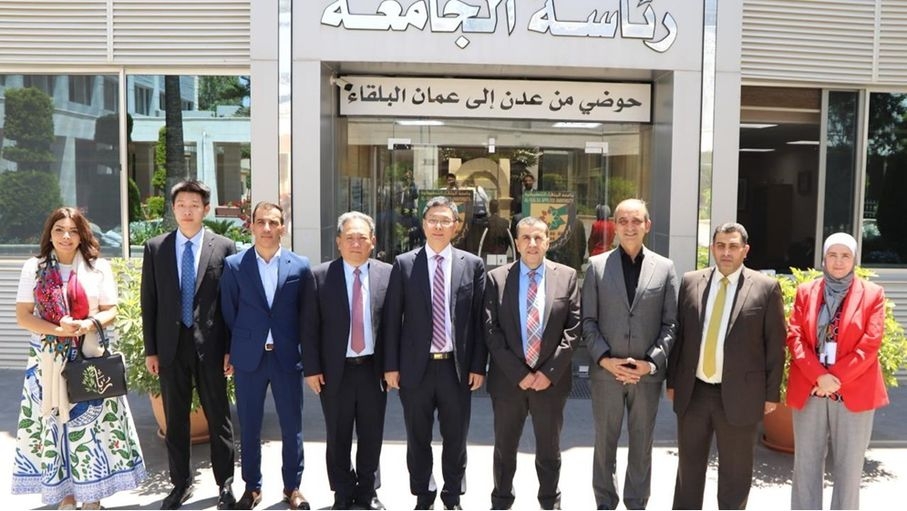 وفد من جامعة الصين لعلوم الأرض يزور "البلقاء التطبيقية"