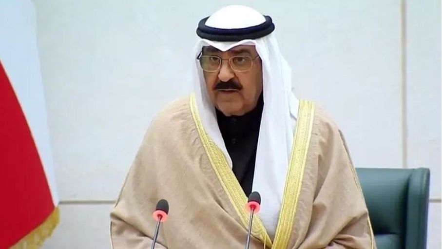 أمير الكويت يعلن رفع التمثيل الدبلوماسي مع لبنان