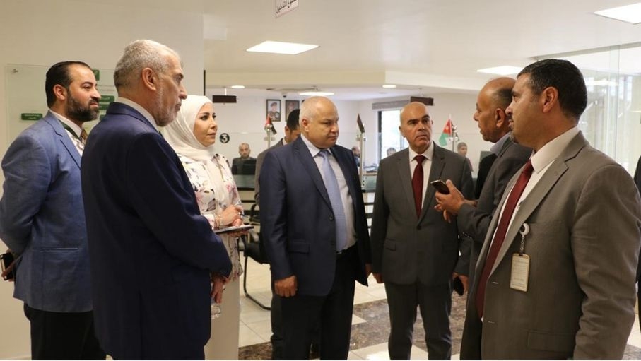 وزير العمل يدعو لتعزيز تطوير الخدمات الإلكترونية وتحسين مستوى خدمة المواطنين