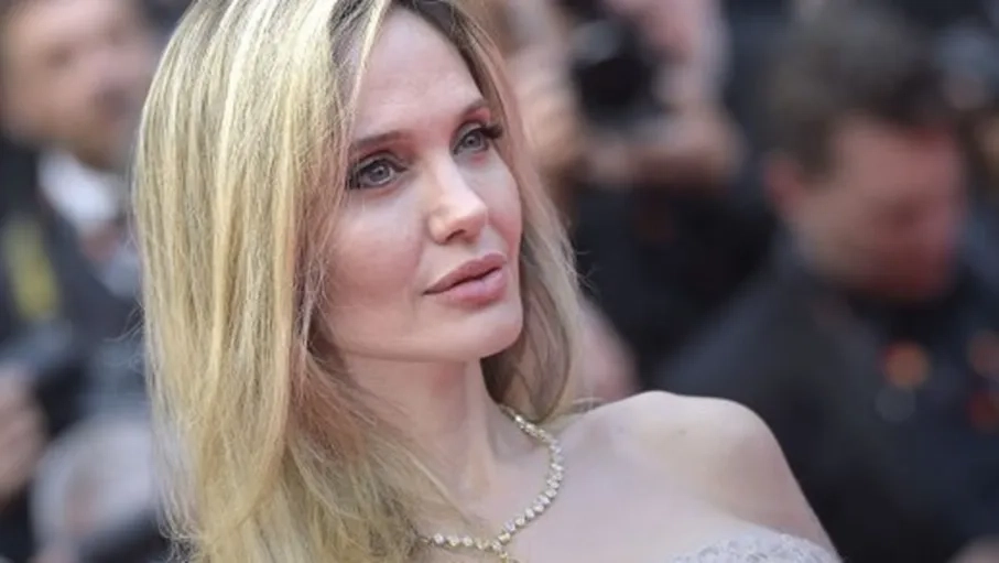 أنجلينا جولي تستذكر الصحفية الغزية فاطمة حسونة في "كان السينمائي"