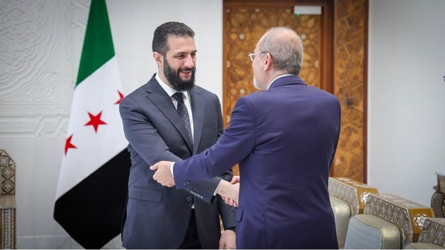 الصفدي ينقل رسالة من الملك إلى الشرع تؤكد وقوف الأردن إلى جانب سوريا