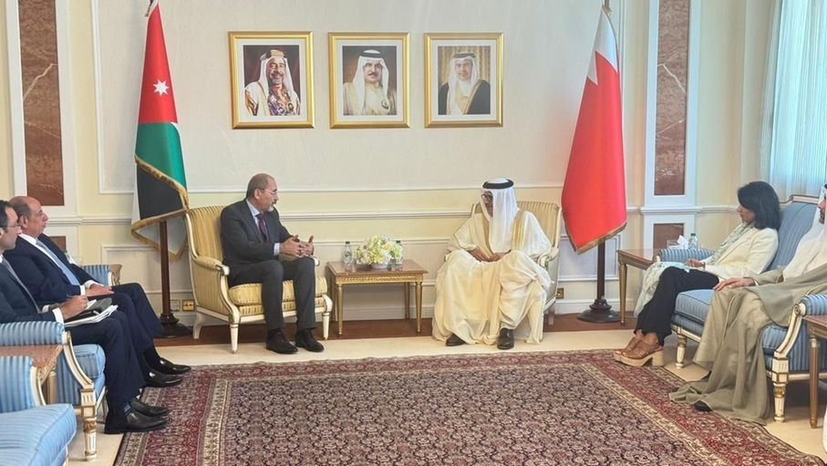 الصفدي ونظيره البحريني يؤكدان ضرورة وقف النار في غزة وتسريع إدخال المساعدات