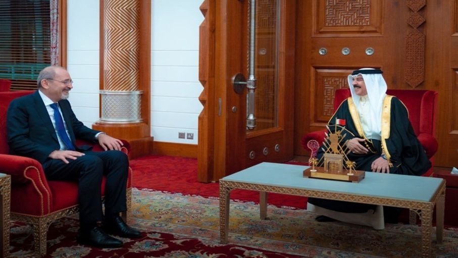 وزير الخارجية يبحث مع عاهل البحرين الأوضاع في المنطقة