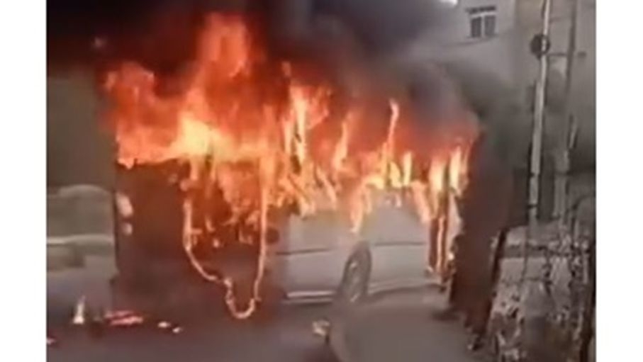 احتراق باص نقل في إربد