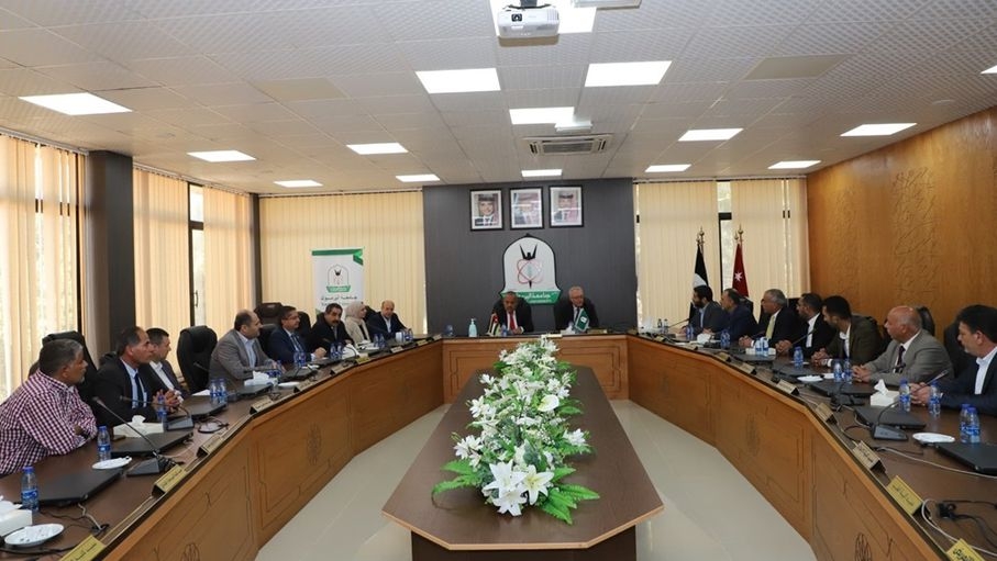 مجلس محافظة إربد يُعلن تقديم نصف مليون دينار لجامعة اليرموك