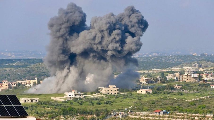 شهيد و8 مصابين في غارات إسرائيلية على النبطية جنوبي لبنان