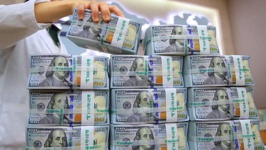الدولار يواصل التراجع أمام العملات الرئيسية