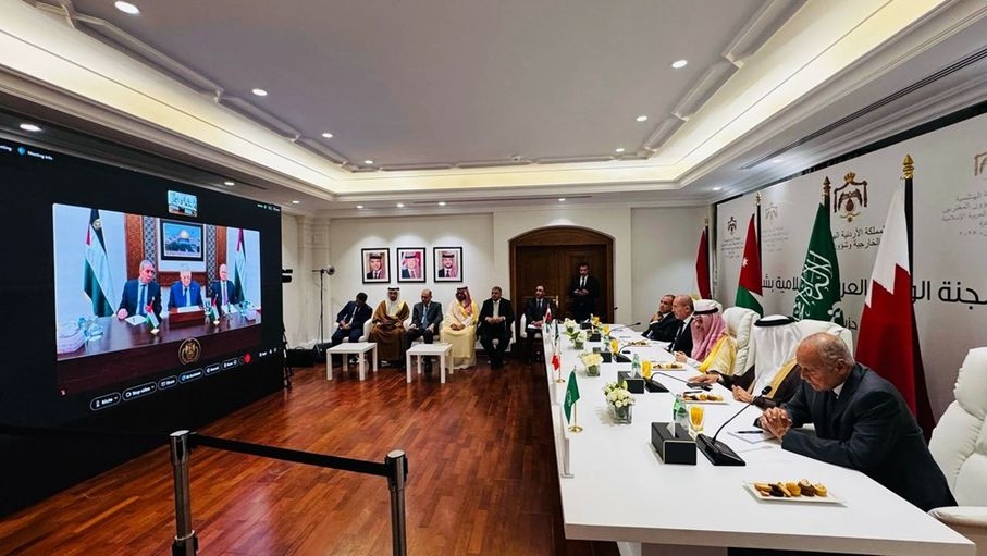 اللجنة الوزارية العربية الإسلامية تعقد من عمان اجتماعا مرئيا مع عباس
