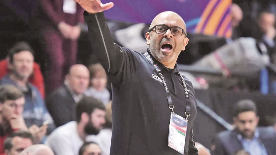 الكندي رانا يتولى رسميا تدريب منتخب السلة