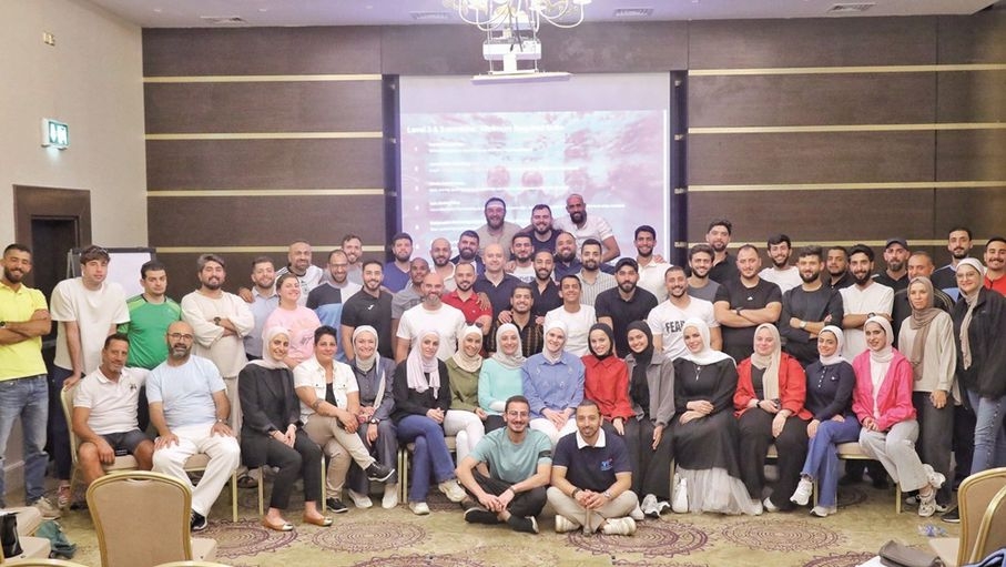 "السباحة" يطلق ورش عمل تطويرية ويعزز الشراكة مع المدربين المحليين