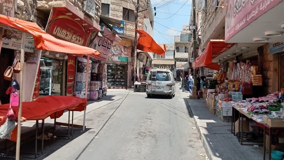 إغلاقات بالجملة وتراكم ديون.. "واقع صعب" يخيم على القطاع التجاري في جرش