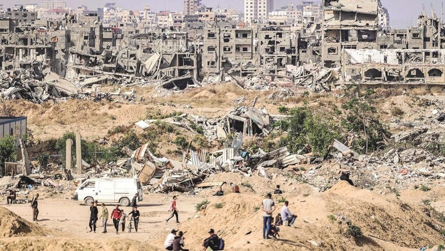 الإبادة المنسية.. مذبحة غزة تتوارى خلف الصراع الصهيوني الإيراني