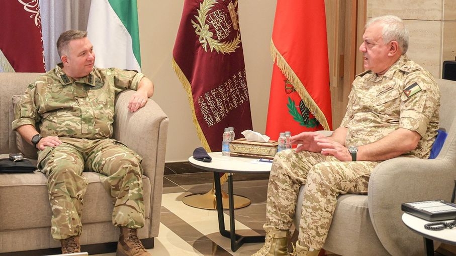 الحنيطي يستقبل المستشار الخاص للشؤون العسكرية البريطانية للشرق الأوسط