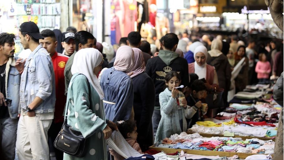 وسط تعويل على "وقفة العيد".. حركة تجارية نشطة في محافظات وركود في أخرى