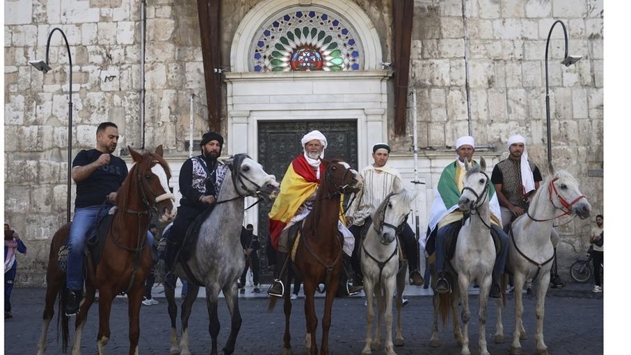من الأندلس إلى مكة.. حجاج إسبان يعيد إحياء طريق الحج القديم ...