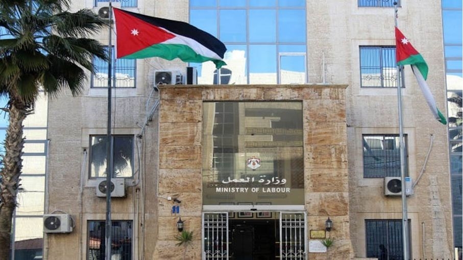 العمل تحرر 3413 مخالفة وتنذر 3181 منشأة خلال 5 أشهر