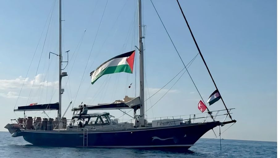تعرف على قصة أحداث سفينة مادلين: رحلة الأمل نحو غزة