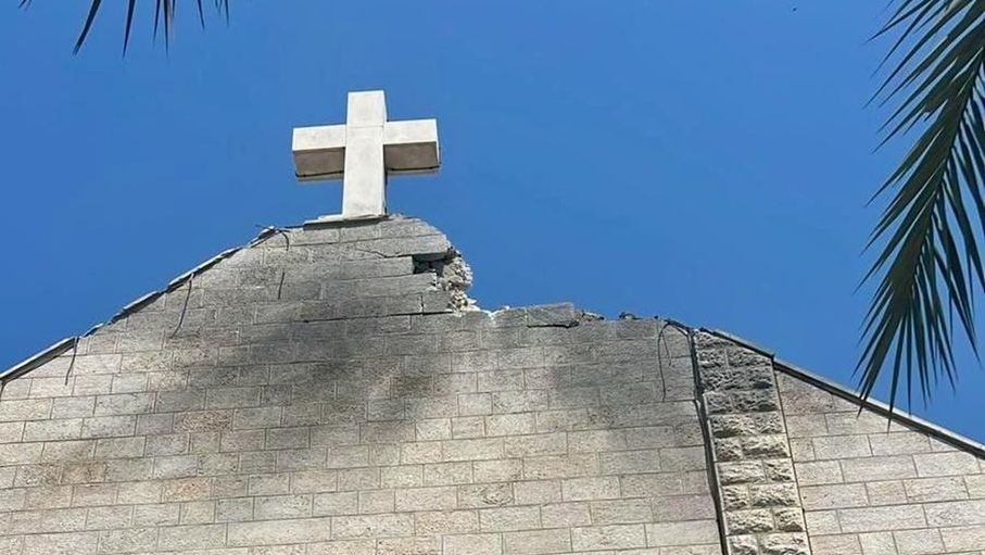مجلس حكماء المسلمين يدين استهداف كنيسة العائلة المقدسة في غزة