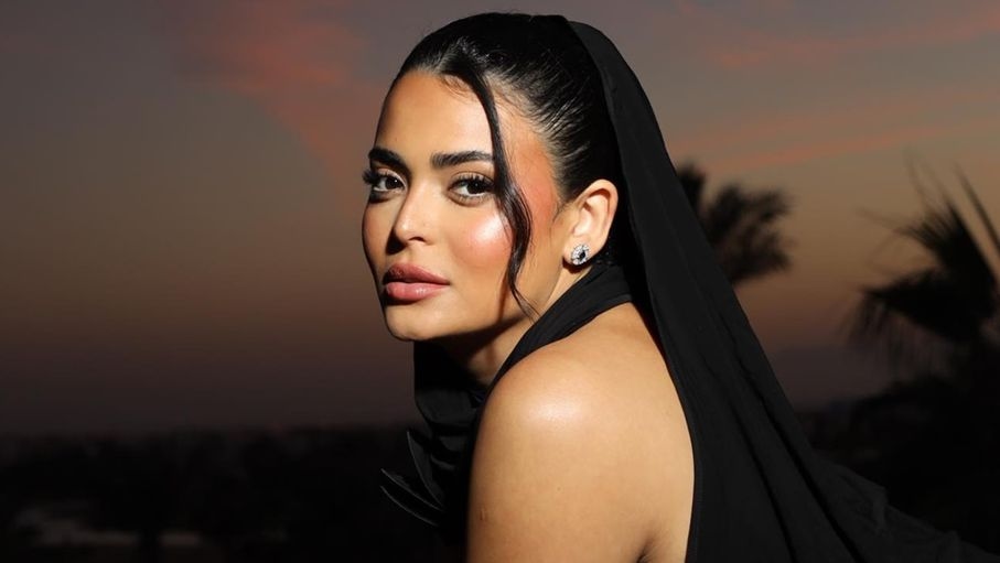 لهذا السبب.. أسماء جلال تقاضي "مصفف شعرها التائب"