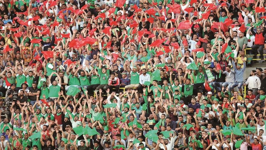 فتح المدرجات مجانا.. فرصة لإعادة الجماهير إلى الملاعب