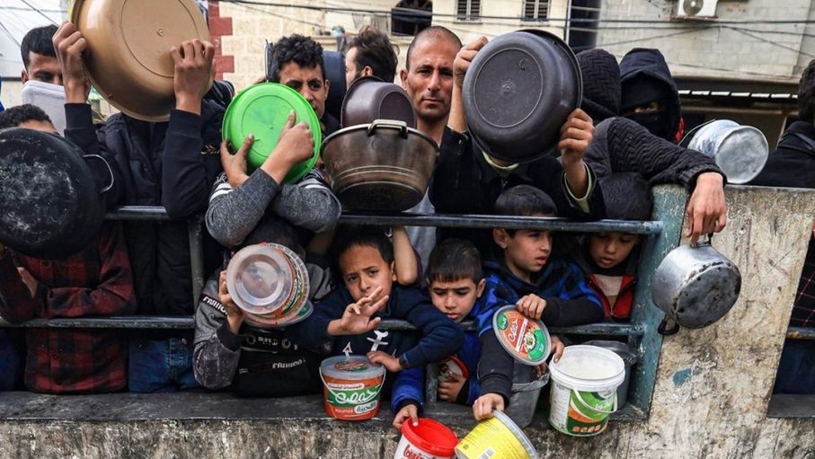 الأونروا: الناس يسقطون مغشيا عليهم بغزة من شدة الجوع