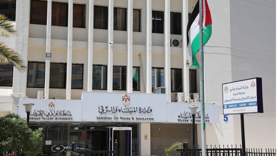 ضبط حفارة مياه مخالفة في الزرقاء