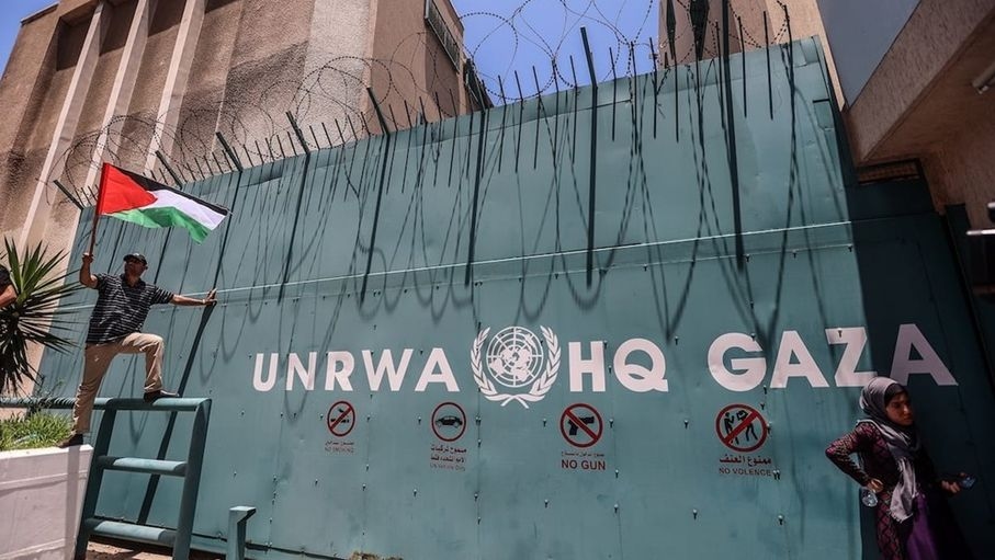 الأونروا: منع إسرائيل إدخال الوقود إلى غزة يهدد بتوقف العمليات الإنسانية