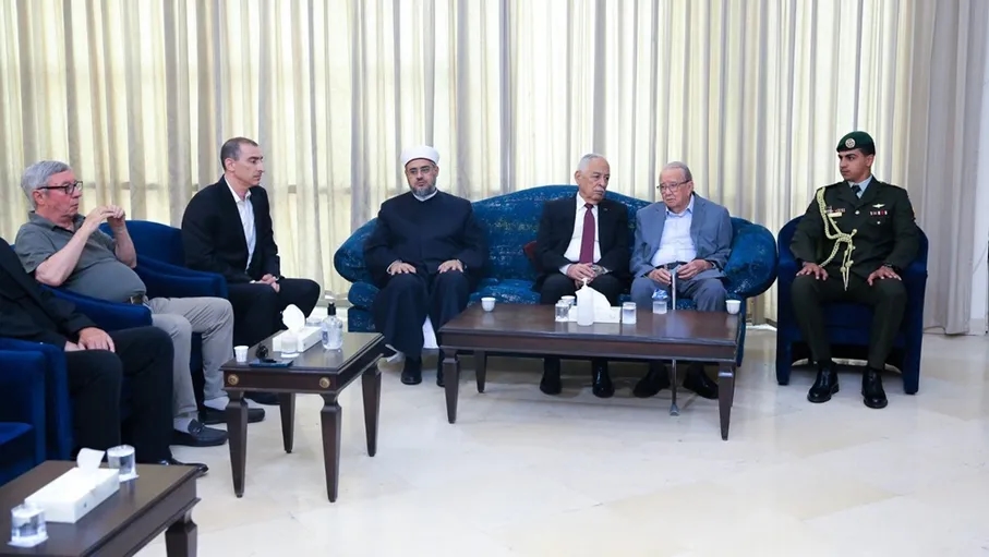 مندوبا عن الملك وولي العهد.. العيسوي يعزي بوفاة نجل رئيس الوزراء الأسبق المفتي