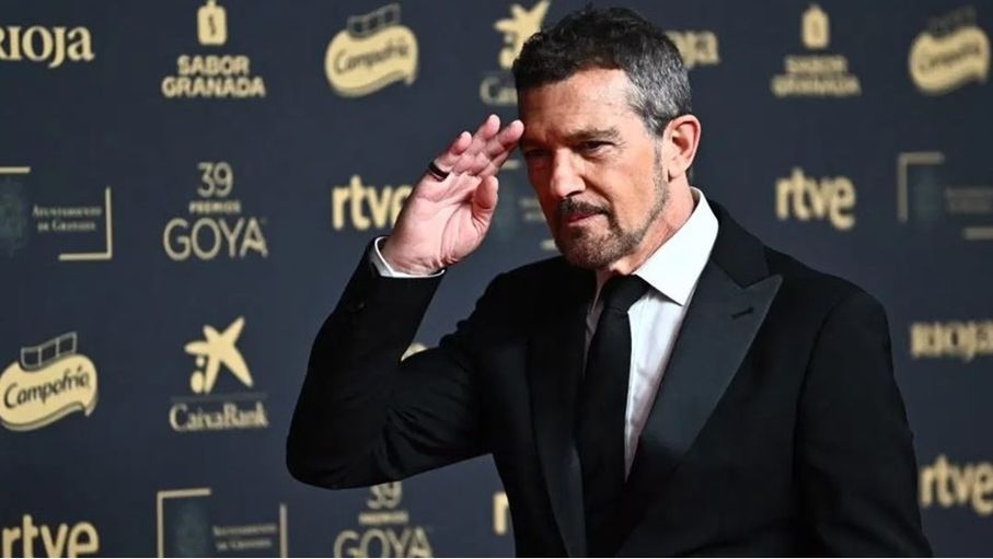 في عيده الـ65... هل يعتزل أنطونيو بانديراس التمثيل؟