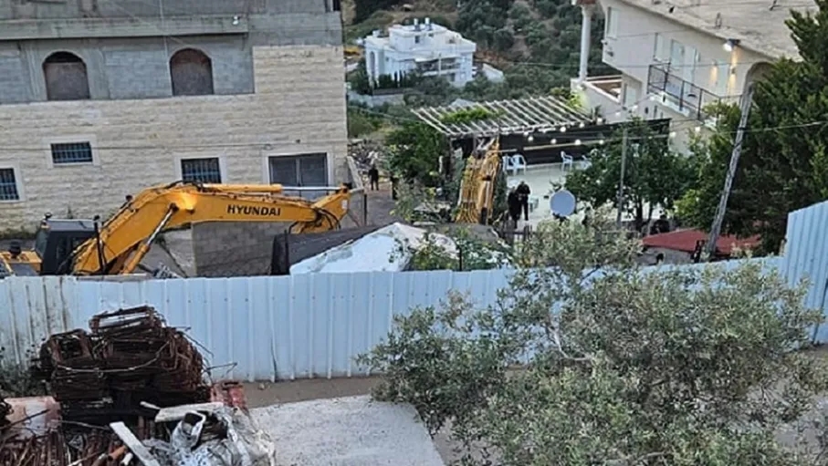 إسرائيل تهدم منزلا في سلواد وتعتقل 15 فلسطينيا بالضفة