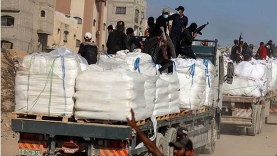 "إعلام غزة": 36 شاحنة مساعدات دخلت القطاع