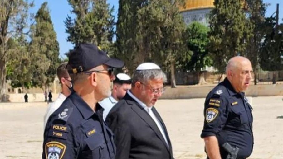 بن غفير يقود مستوطنين لتأدية طقوس تلمودية في المسجد الأقصى