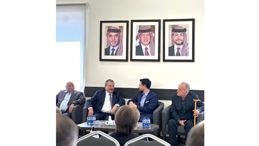 ولي العهد يعزي بوفاة شقيقة مدير دائرة المخابرات العامة
