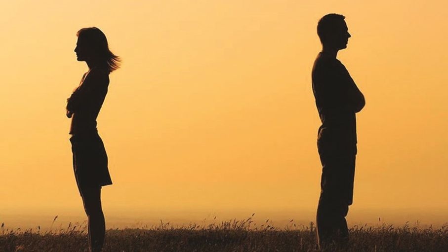 حينما يصبح الزواج خيارا مؤجلا.. قراءة في دوافع الجيل الجديد