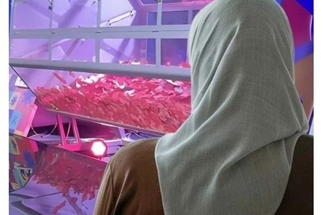 الكويت تعلن القبض على مصرية وزوجها بعد فضيحة "مهرجان يا هلا"